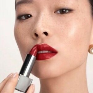 Burberry Kisses Classic Red No. 117 Hydrating Lip Colour